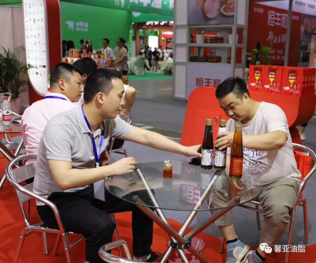 馨田驚艷亮相中國重慶餐飲連鎖加盟/食材博覽會（2019），受到各界領(lǐng)導(dǎo)蒞臨參觀(圖4)